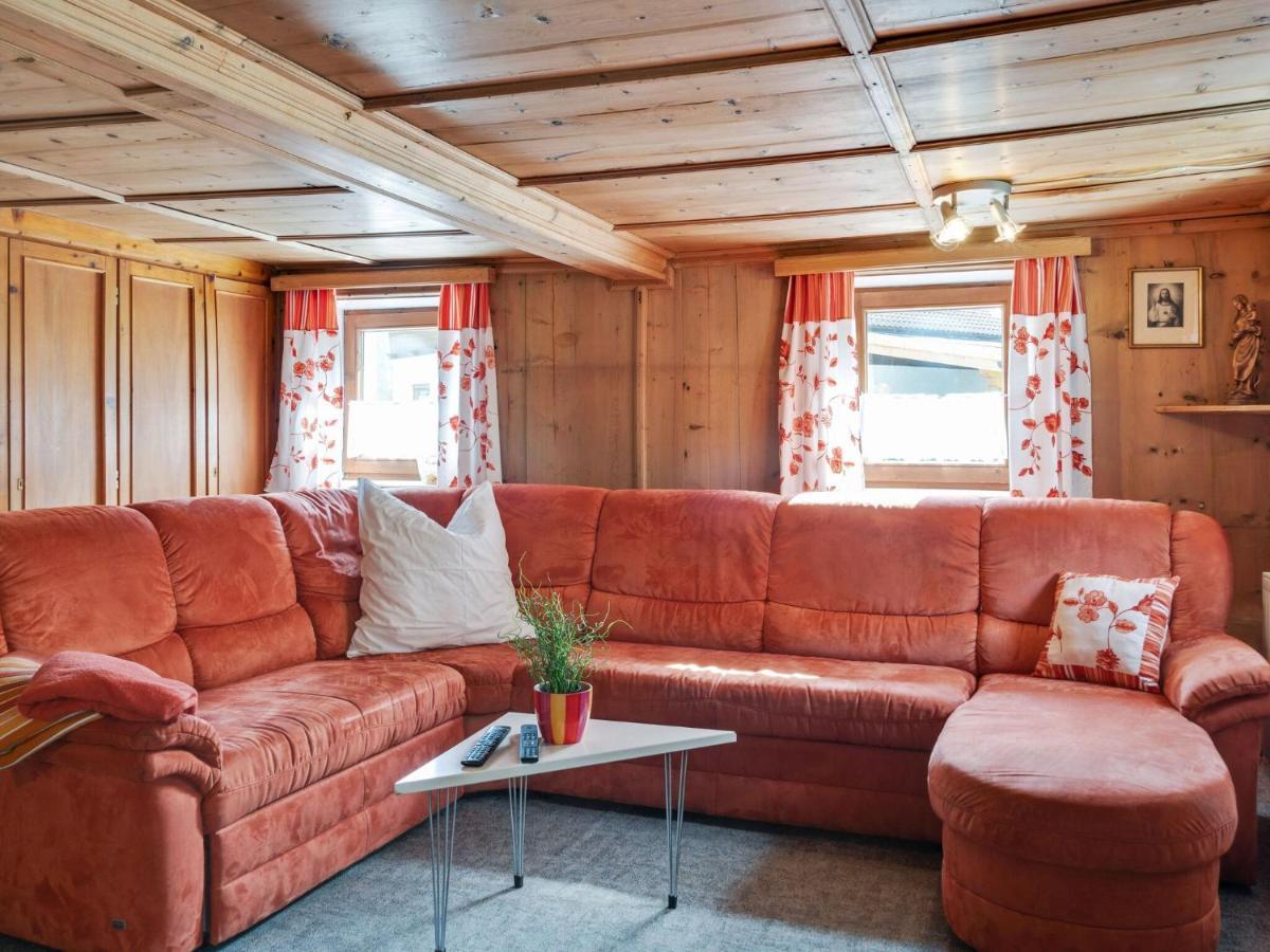 Vintage Holiday Home Near The Ski Bus Stop Langenfeld Bagian luar foto