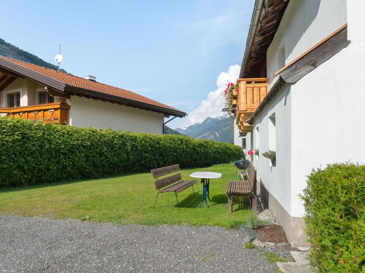 Vintage Holiday Home Near The Ski Bus Stop Langenfeld Bagian luar foto