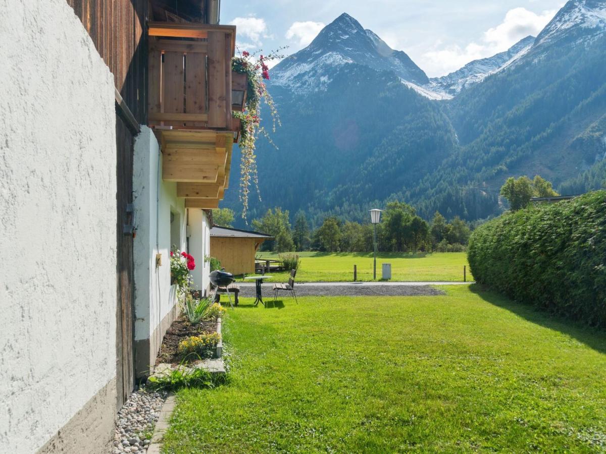 Vintage Holiday Home Near The Ski Bus Stop Langenfeld Bagian luar foto